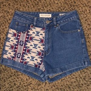 Jean mom shorts size 3. Never worn. Bullhead brand